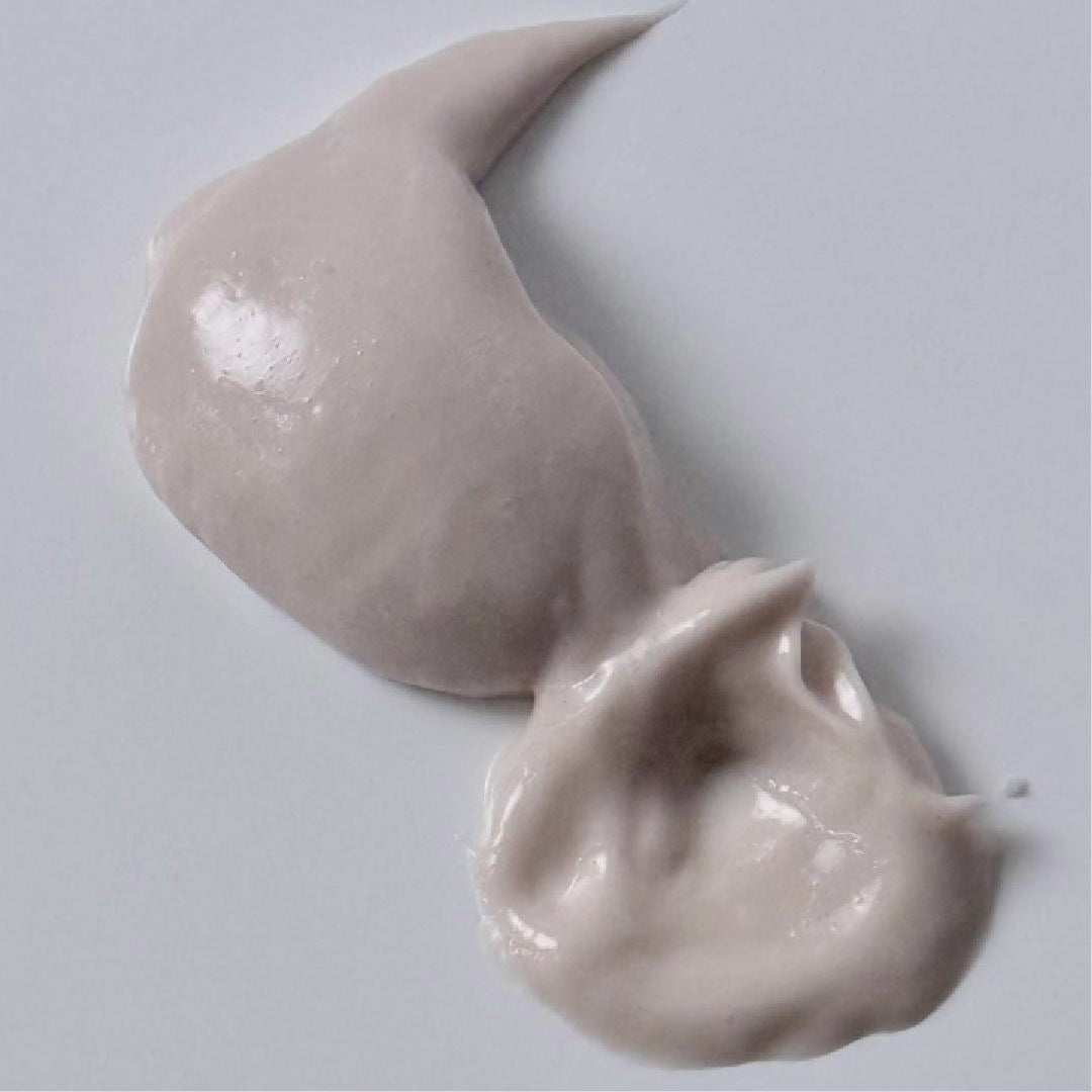 Movie of Bilberry Dream Cream color of pale purple and texture spreading on white background